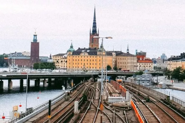 Vy över Stockholm, järnvägsspår. Foto. 