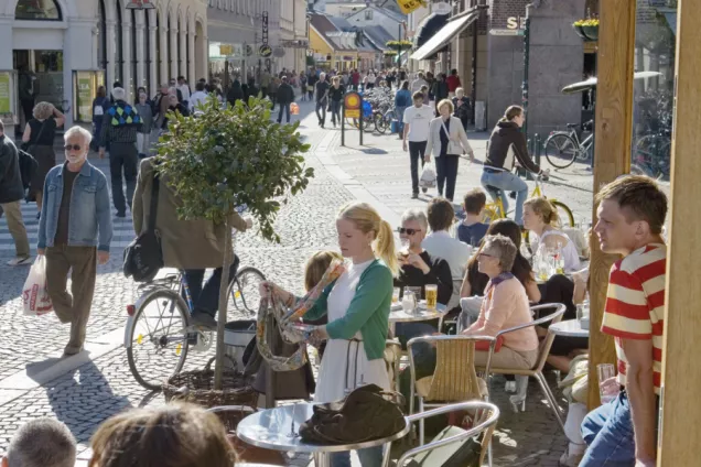Miljöbild på människor i Lunds centrum. Foto.